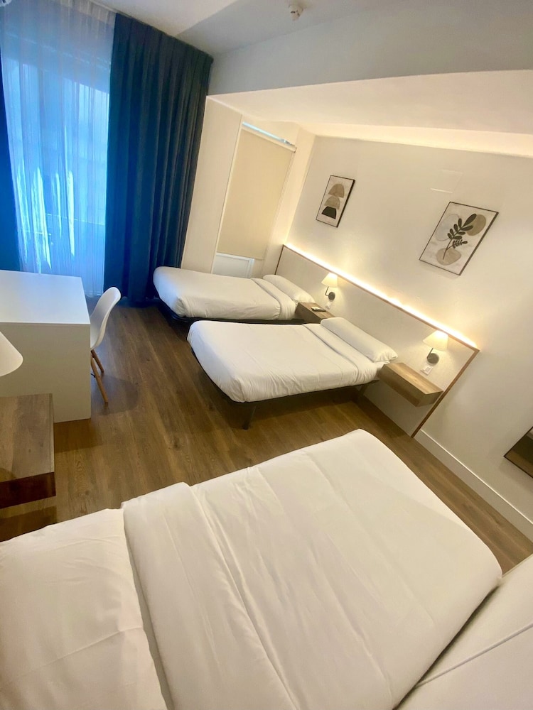 COMFORT, TRIPLE, PRIVATE BATHROOM