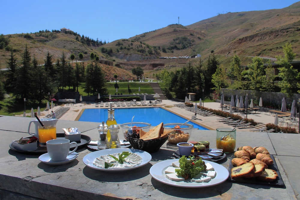 Le Grand Chalet – Zaarour Club 32/37