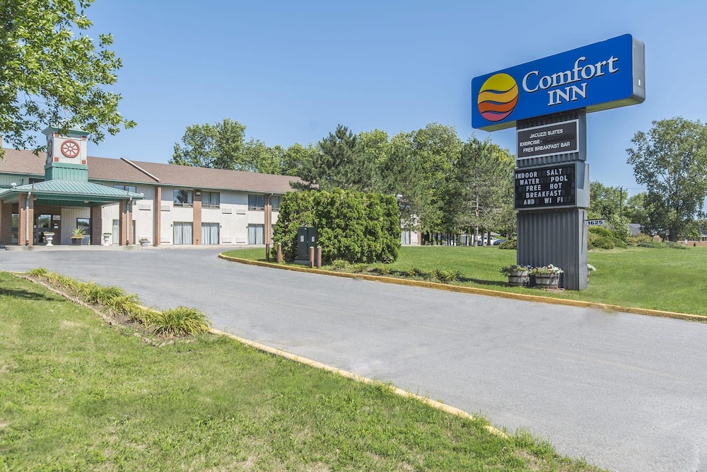 Comfort Inn Cornwall, ON 1/41