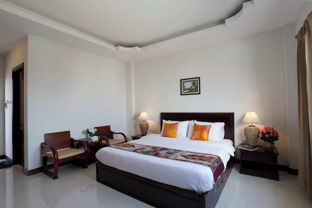 Deluxe, King Bed