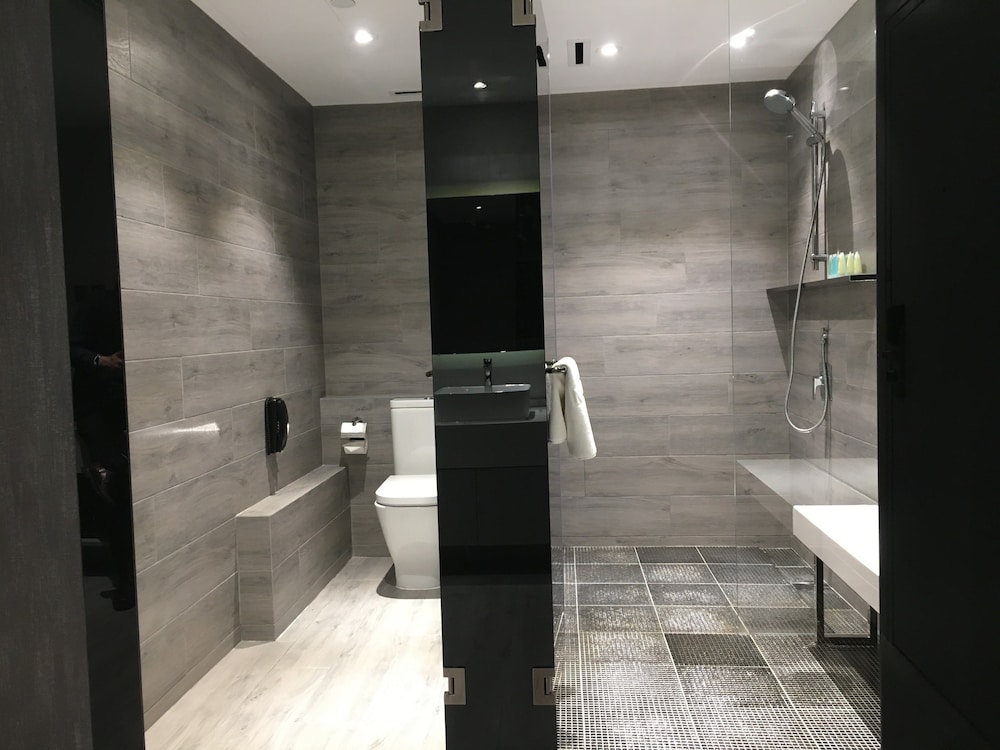 Nathan Hotel 22/72