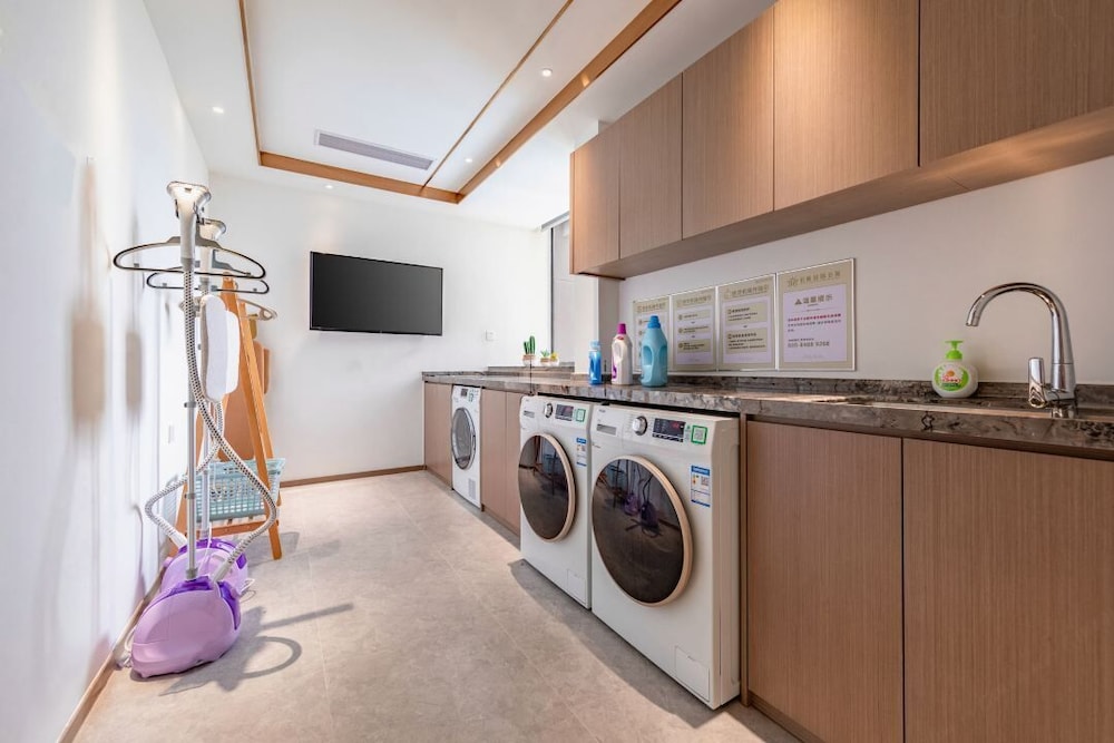 Poltton International Apartment (Guangzhou Panyu Government Affairs Center) 43/47