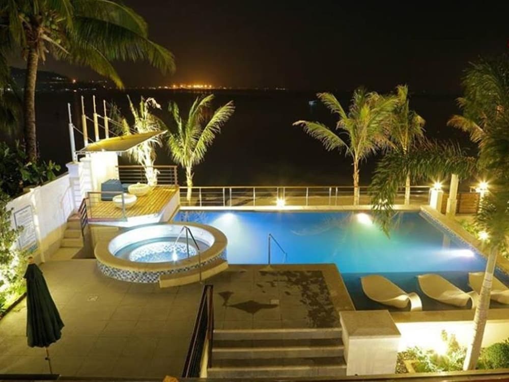 Icove Beach Hotel 36/38