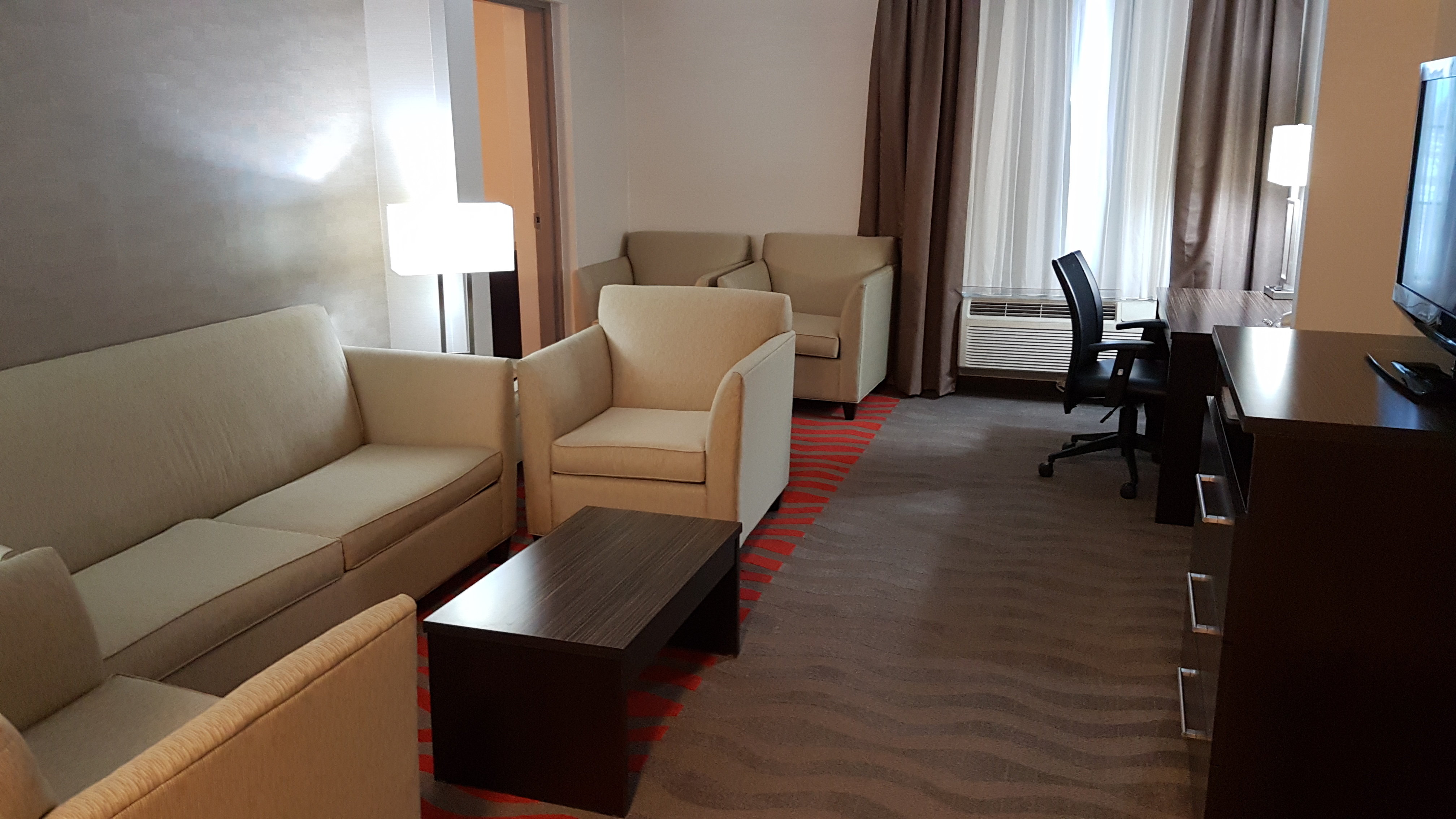Holiday Inn Express Barrie 44/75
