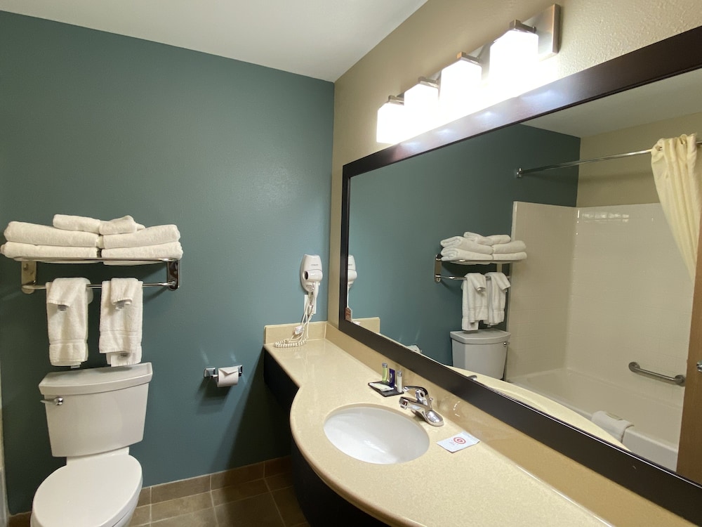 Sleep Inn & Suites Hays I-70 8/59
