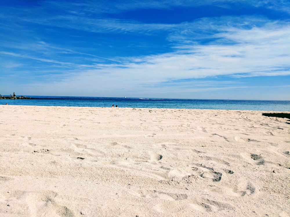 Beach Haus Bal Harbour 67/76