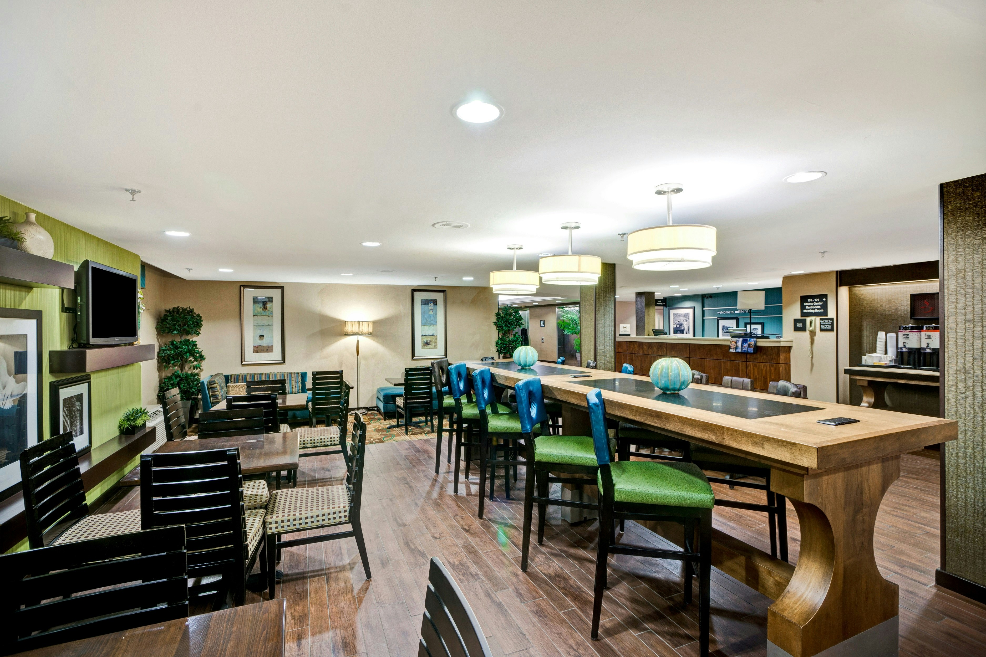 Hampton Inn Milford, CT 56/72