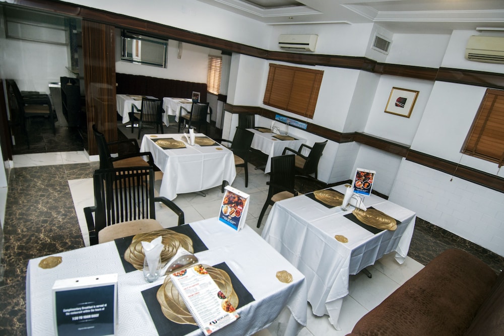 Newland Luxury Apartments 40/50