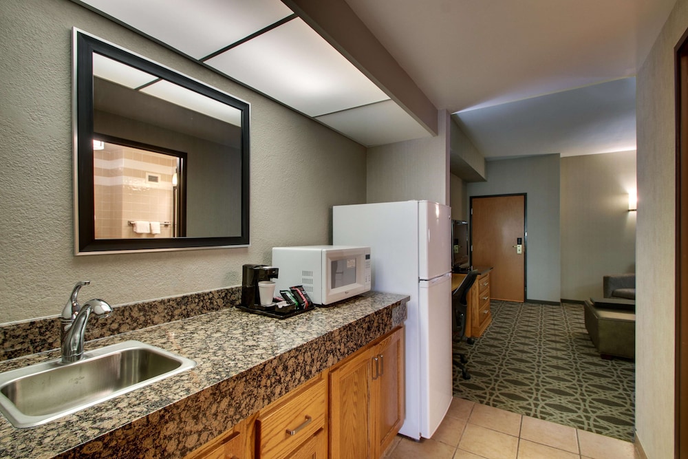Drury Inn and Suites Albuquerque North 48/50