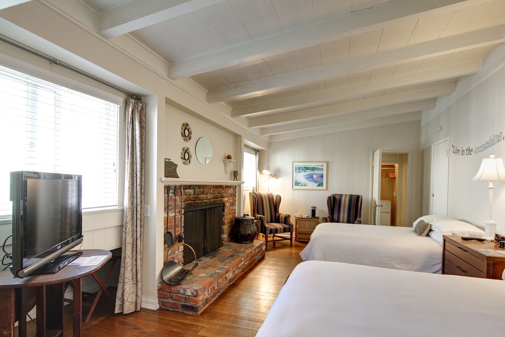 The Tides Laguna Beach 17/28