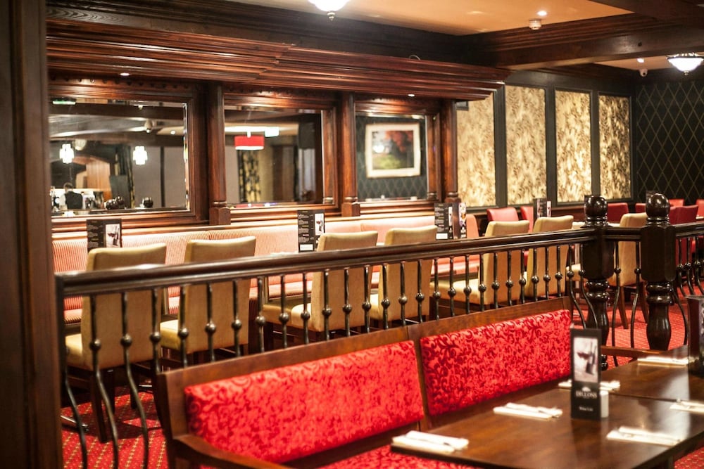 Dillons Hotel 25/33