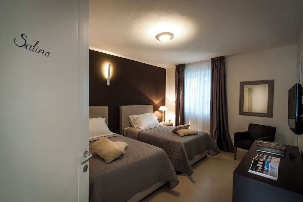 ROOM, TWIN BEDS, 2 KING BEDS