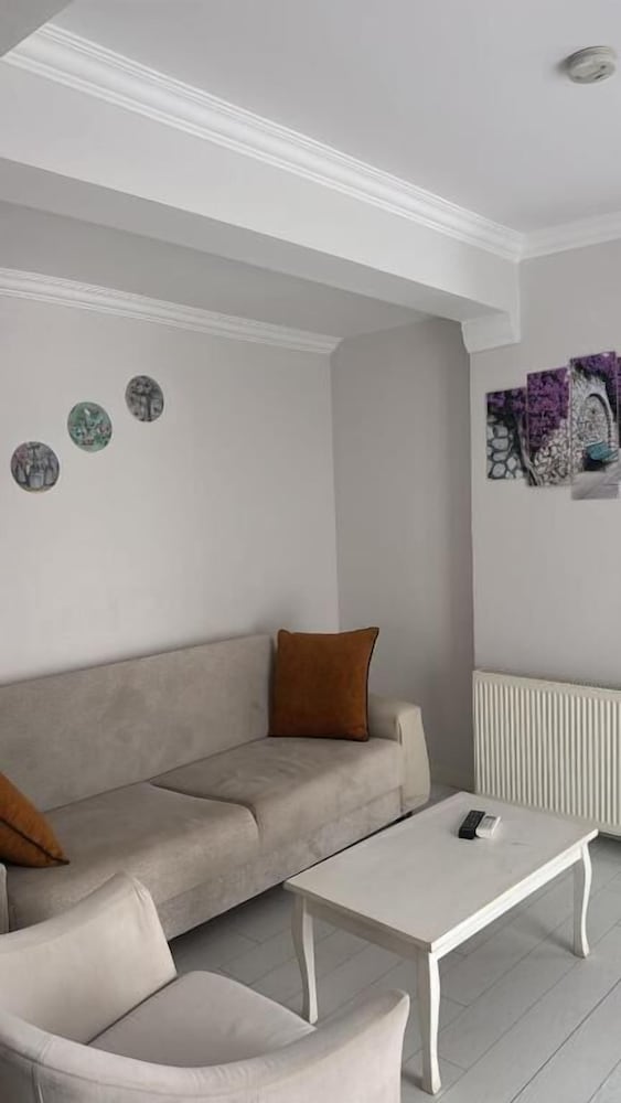 Mia Hill Suites 20/40