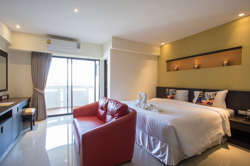 DELUXE, DOUBLE OR TWIN BED