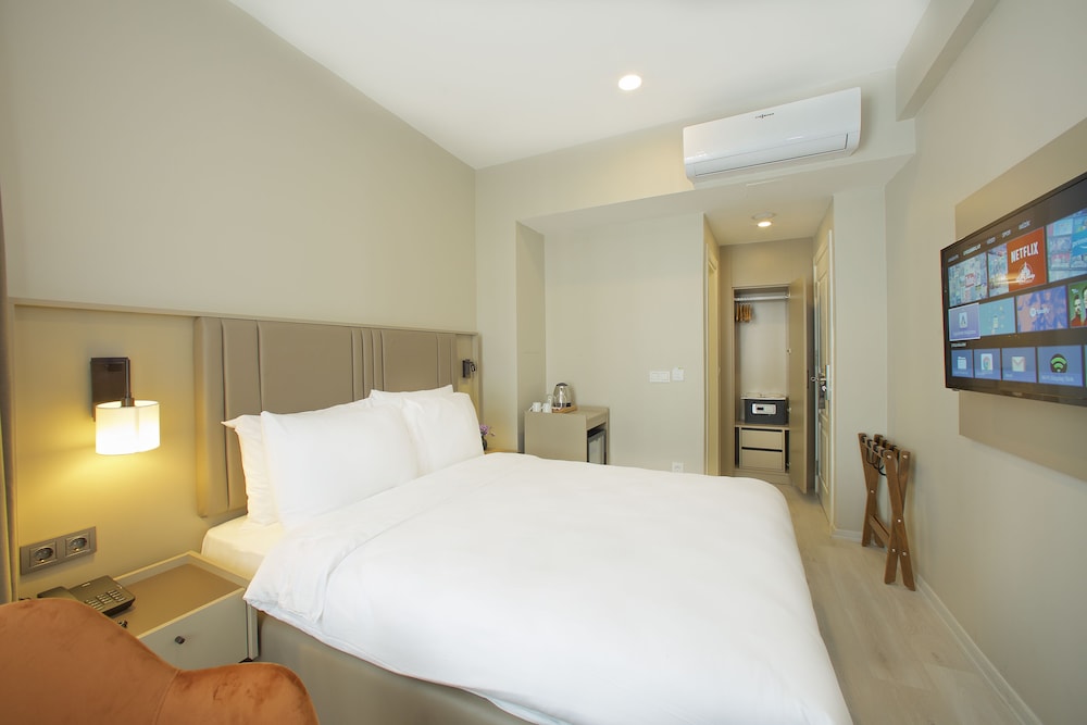 ECONOMY, QUEEN BED