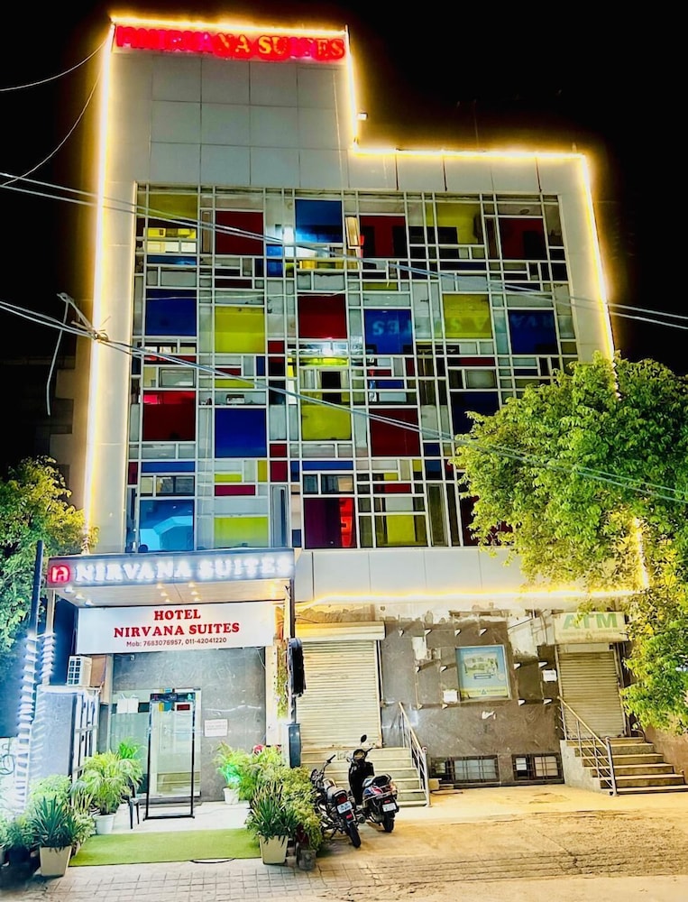 Nirvana Suites 6/50