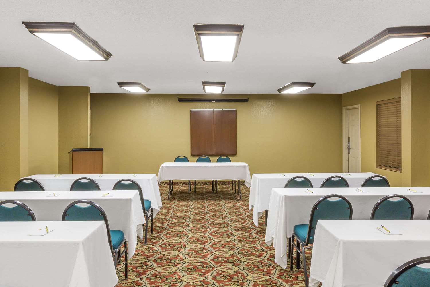 Super 8 By Wyndham Metairie 19/26