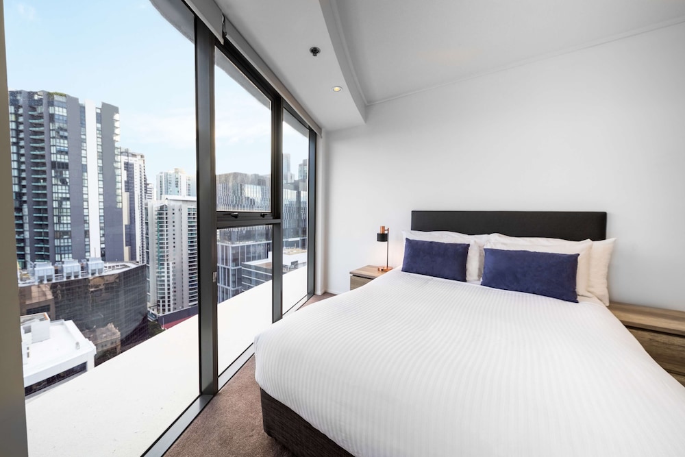 3 Bedrooms, Apartment, 2 Queen and Twin Beds, River View 2/3