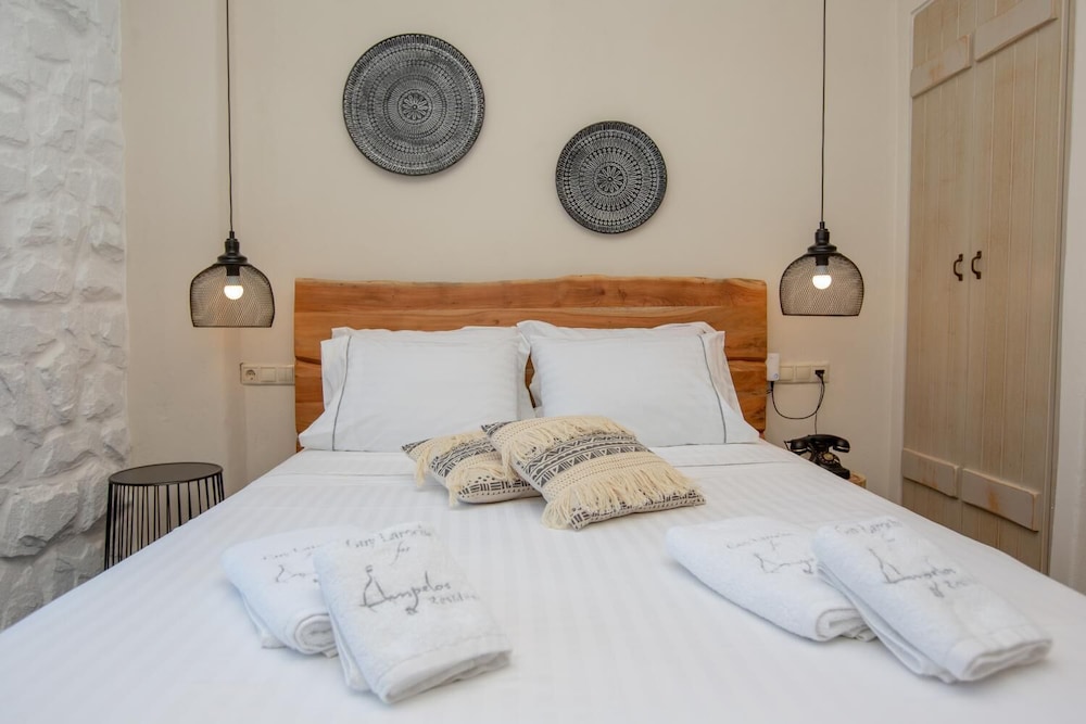 Ampelos Inn 5/47