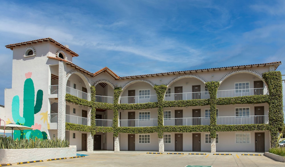 Beach House by Eazy 7/42