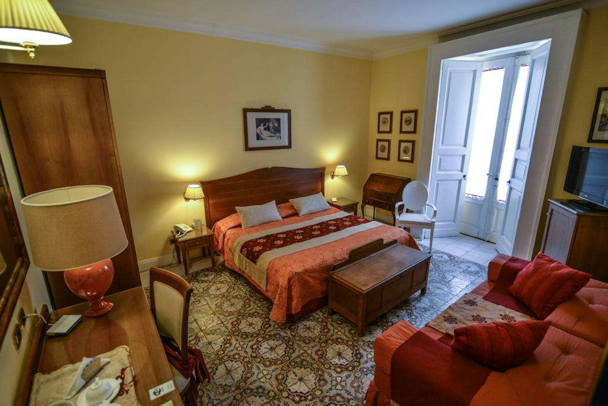 Akropolis Hotel 45/63