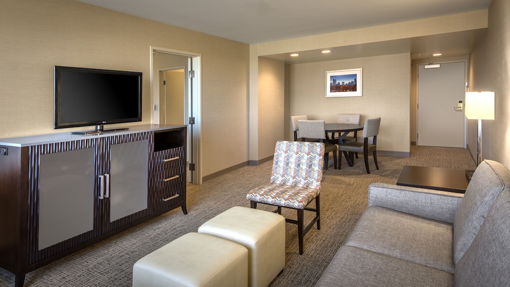 Holiday Inn Denver Lakewood 30/61