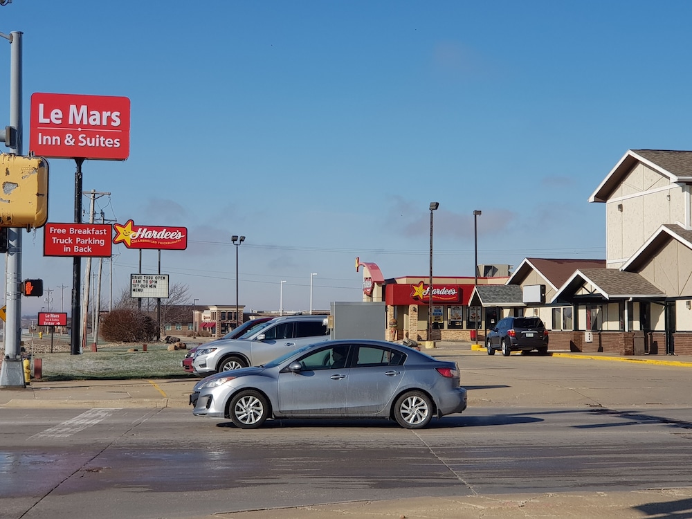 Le Mars Inn & Suites 36/42