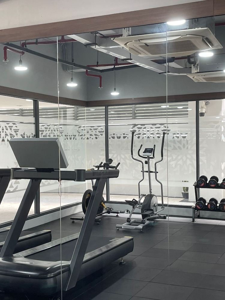 Grand Anara Airport Hotel 24/50