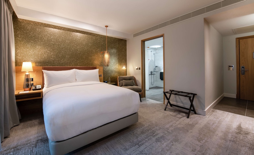 Room at Lincoln Plaza London Curio Collection By Hilton, LONDON