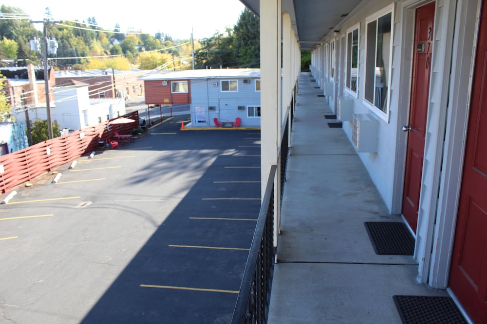 Cougar Land Motel 55/64