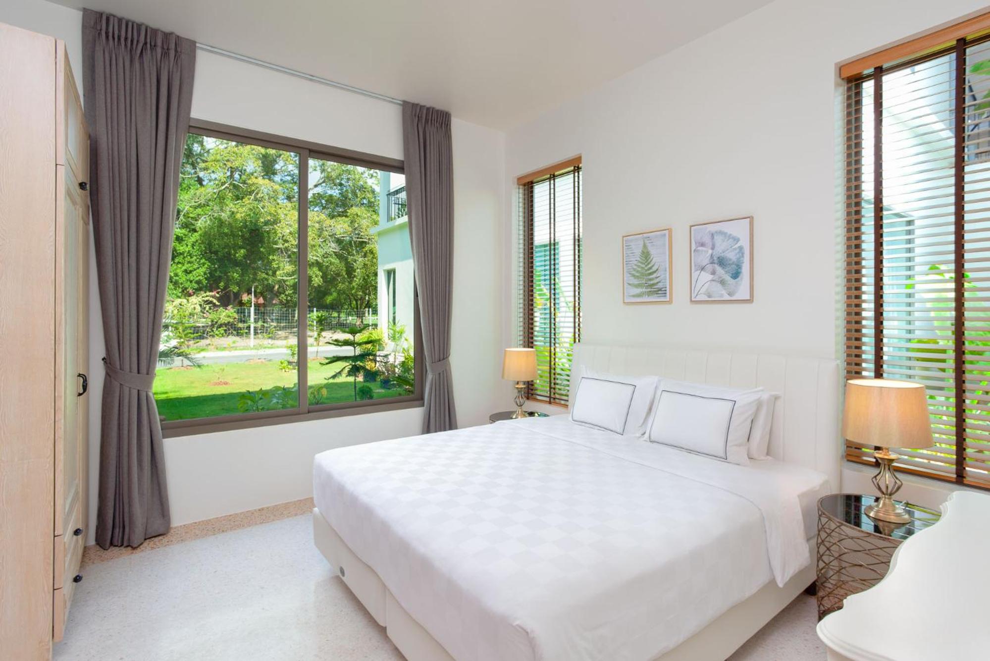 3 Bedrooms, Pool, Suite, Sea Front