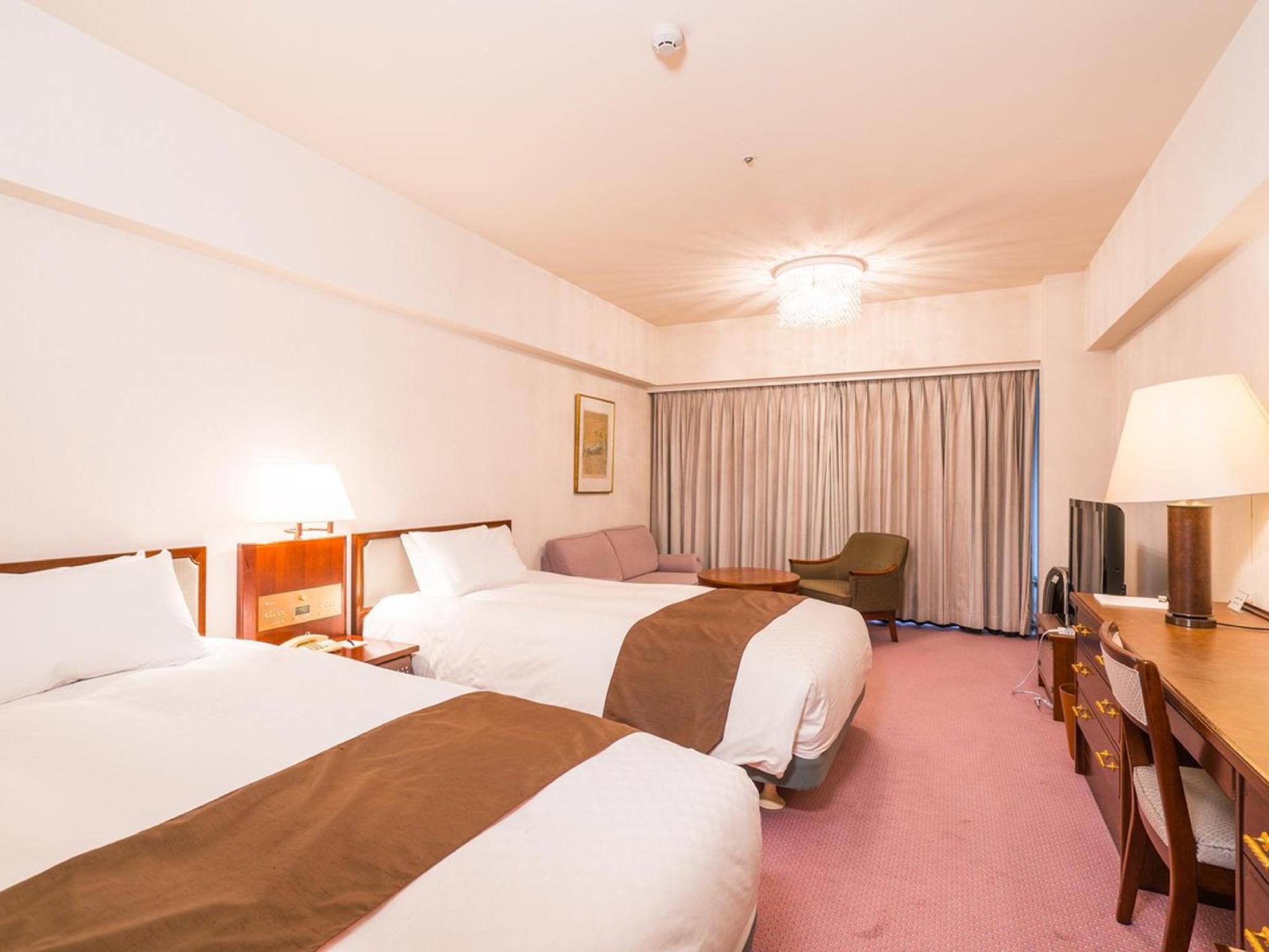 Twin Beds, Building 3