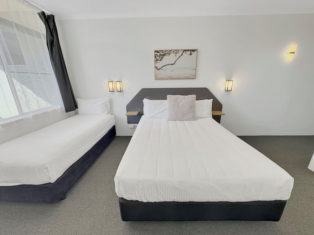 Golden Sands Motor Inn 16/45