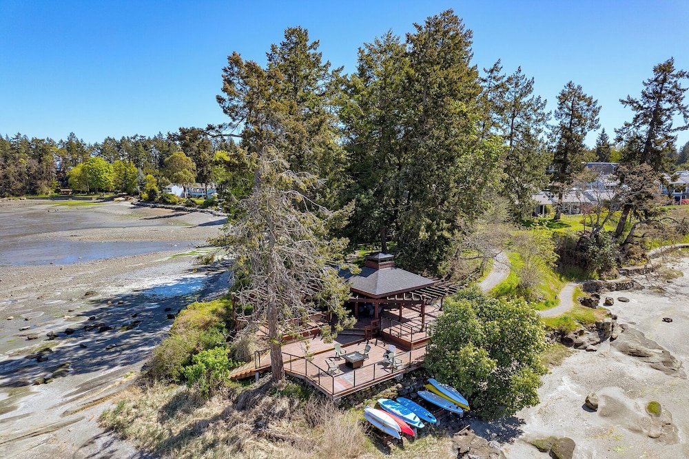 Pacific Shores Resort & Spa 38/48