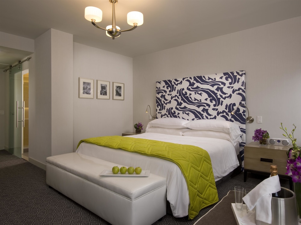 SUPERIOR, KING BED