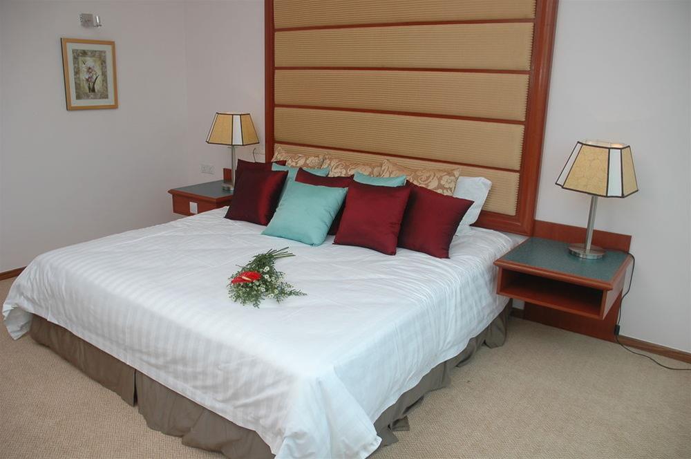 Oriental Crystal Hotel 4/17