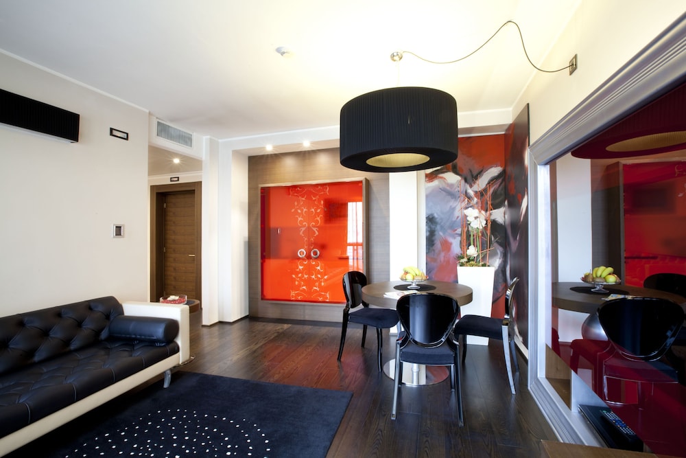 Palace Moderno 46/70