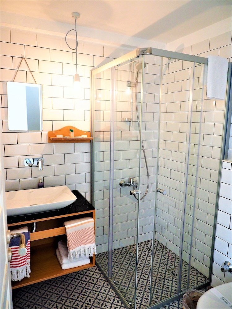 HOTEL GRAND AMPHORA 56/57