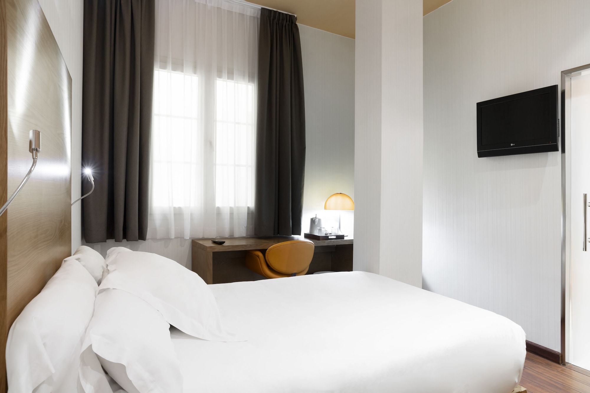 INTERIOR, BASIC, DOUBLE BED, PATIO