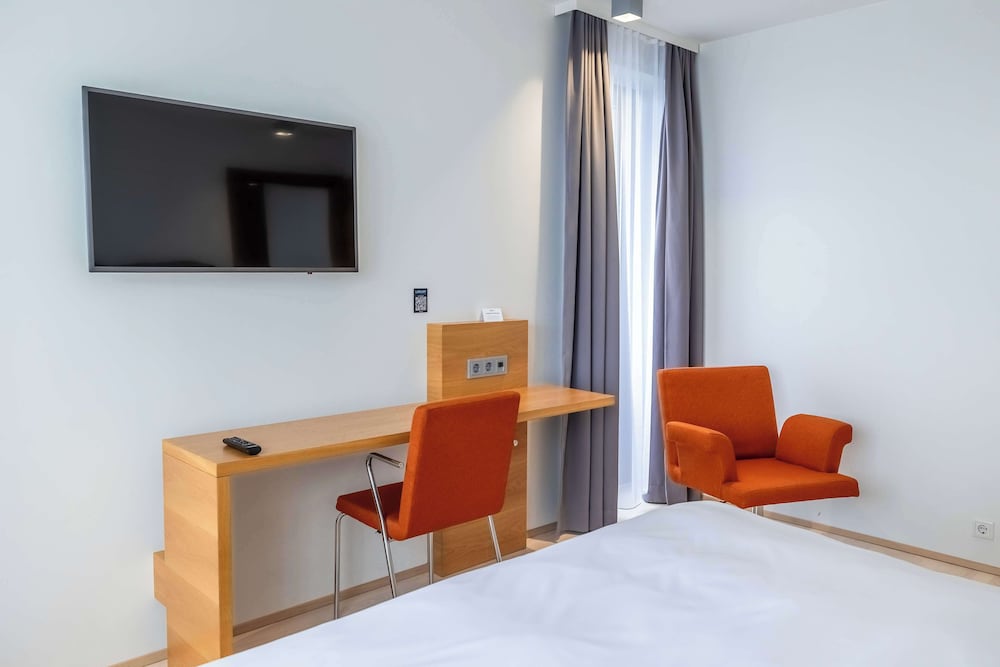 Park Inn By Radisson Reykjavik Keflavik Airport 17/50