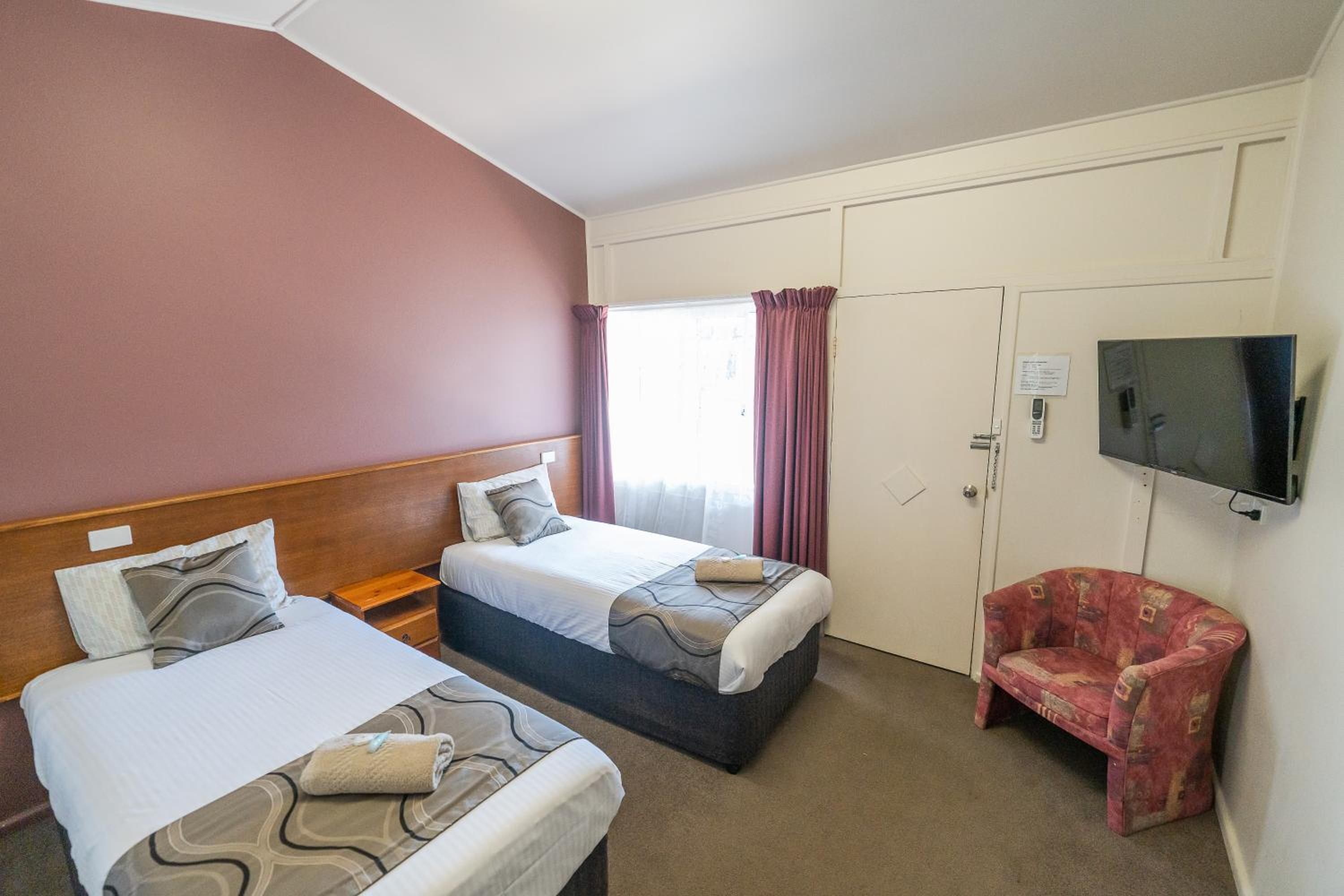 Shared, Twin Beds
