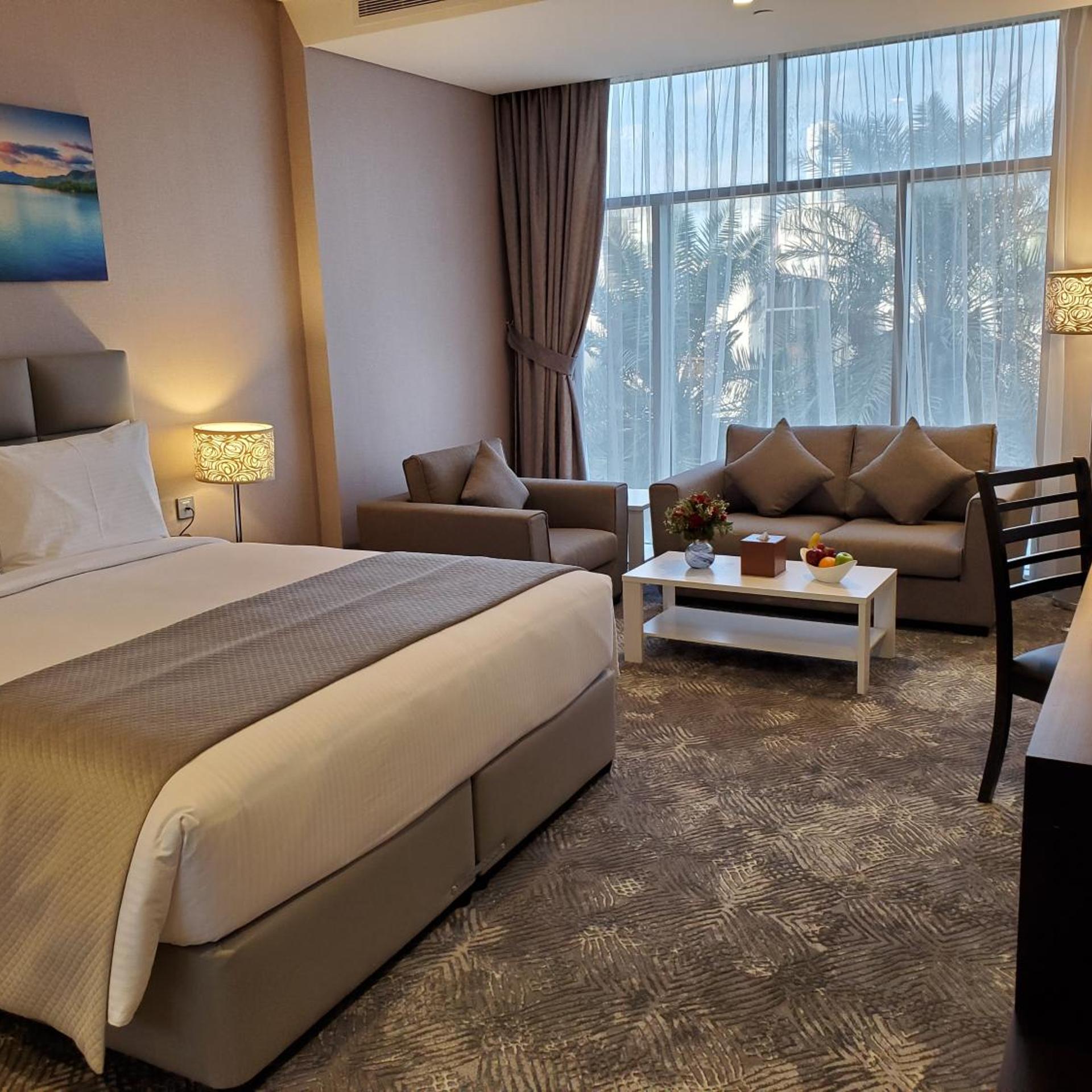Deluxe King partial sea view room