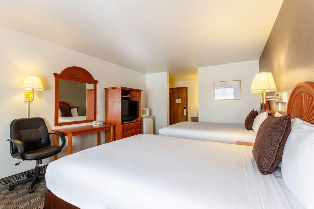 Americas Best Value Inn Burns 14/36