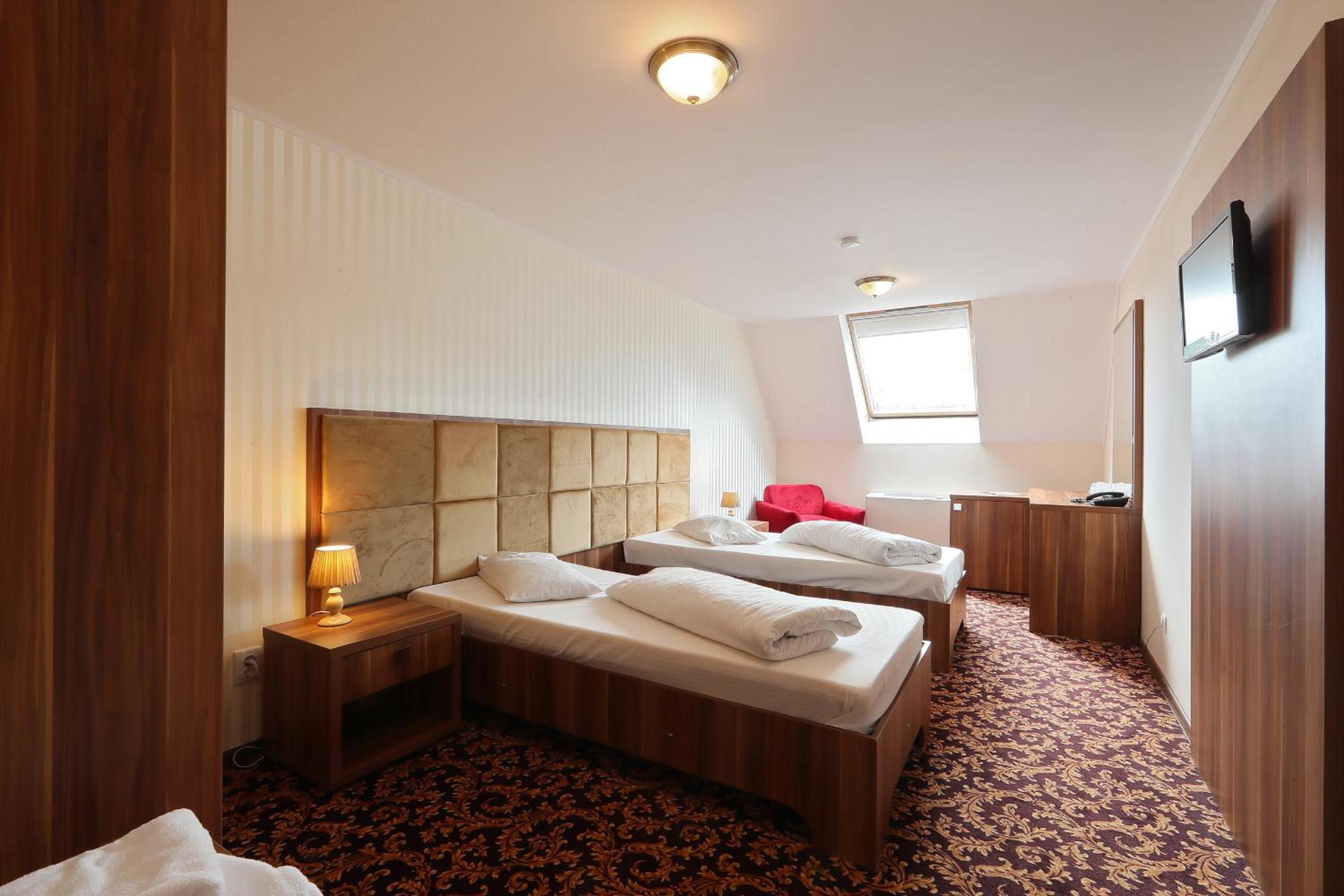 Impero Hotel 6/38
