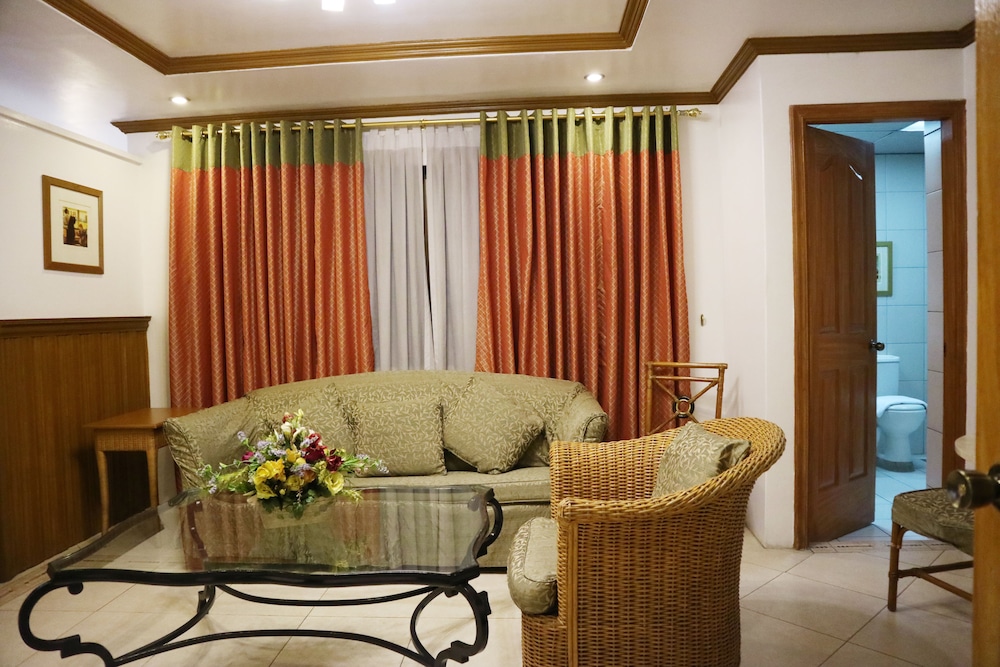 Golden Pine Hotel 27/41