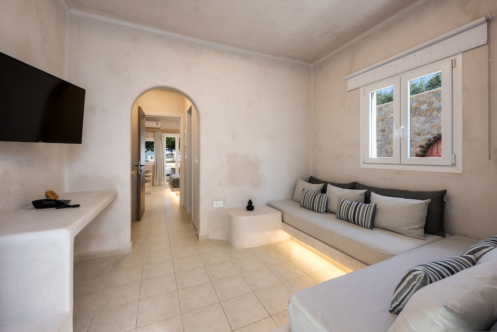 Aelia Luxury Suites 20/50