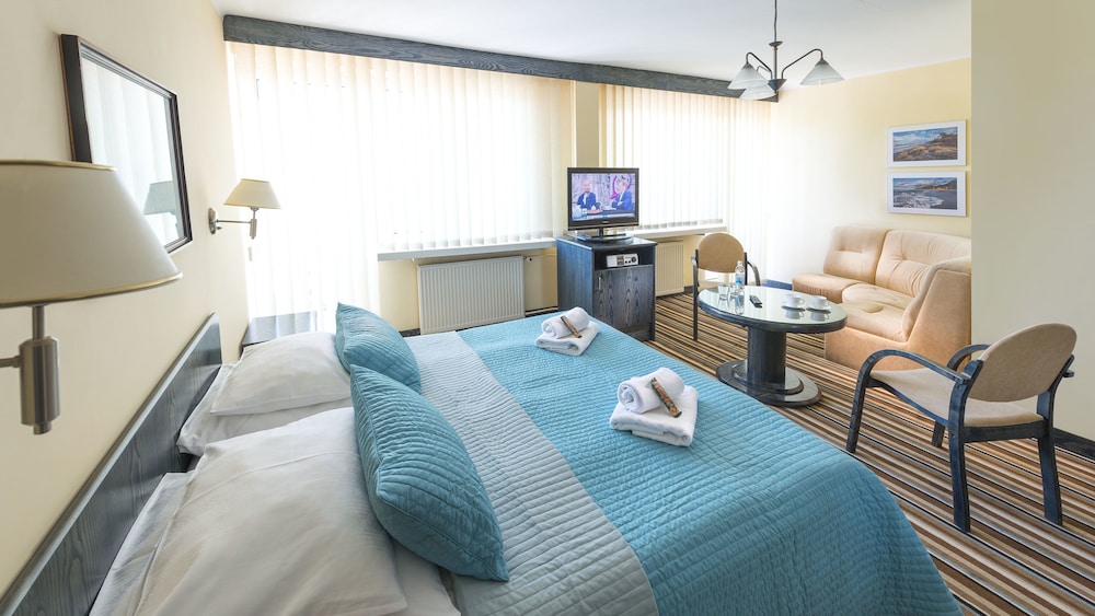 DELUXE, DOUBLE BED