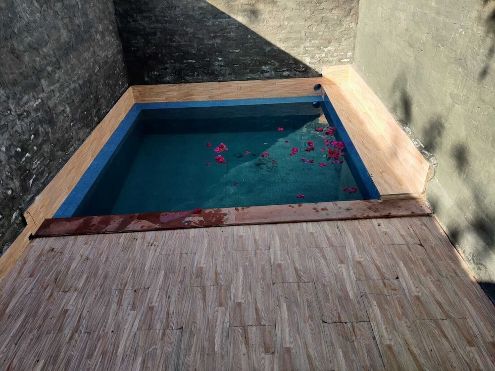 The Narayan Resort 25/45