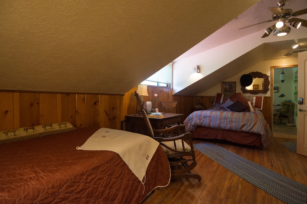 Red Horse Vineyard Bed & Breakfast 55/66