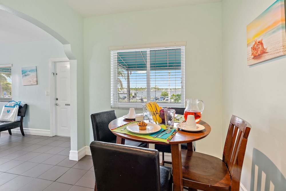 Hollywood Beachside Boutique Suites 33/46